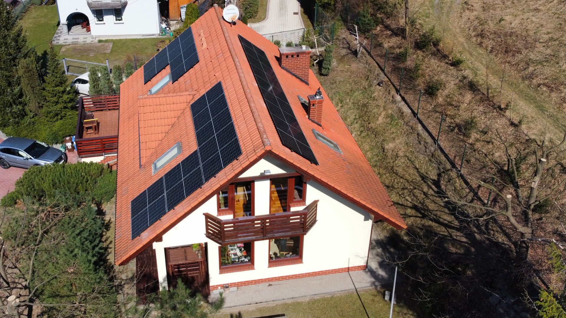 bank-pradu-fotowoltaika-panele-sloneczne-ogniwa-pompa-energia-magazyn